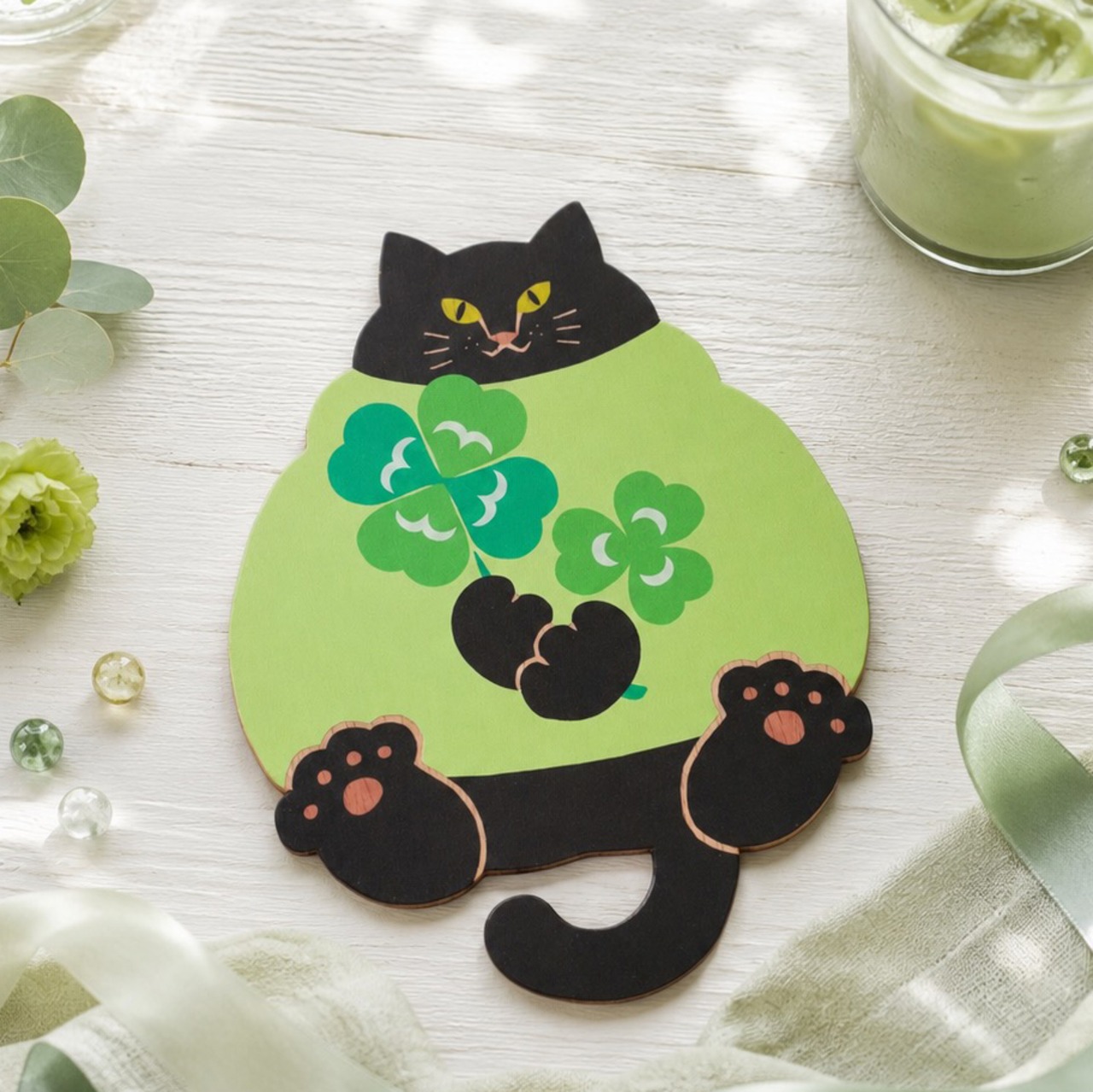 四つ葉の幸せねこ〈緑〉｜猫雑貨・木製コースター・ウッドプレート