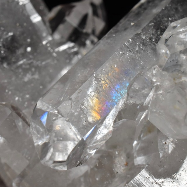 高品質!虹入り水晶クラスター(ゼッカクリスタル)ブラジル ゼッカ・デ・ソウザ産 ZQ01