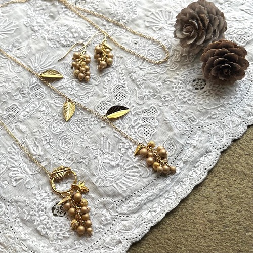 新作*金の葡萄【ラリエットロングネックレス】