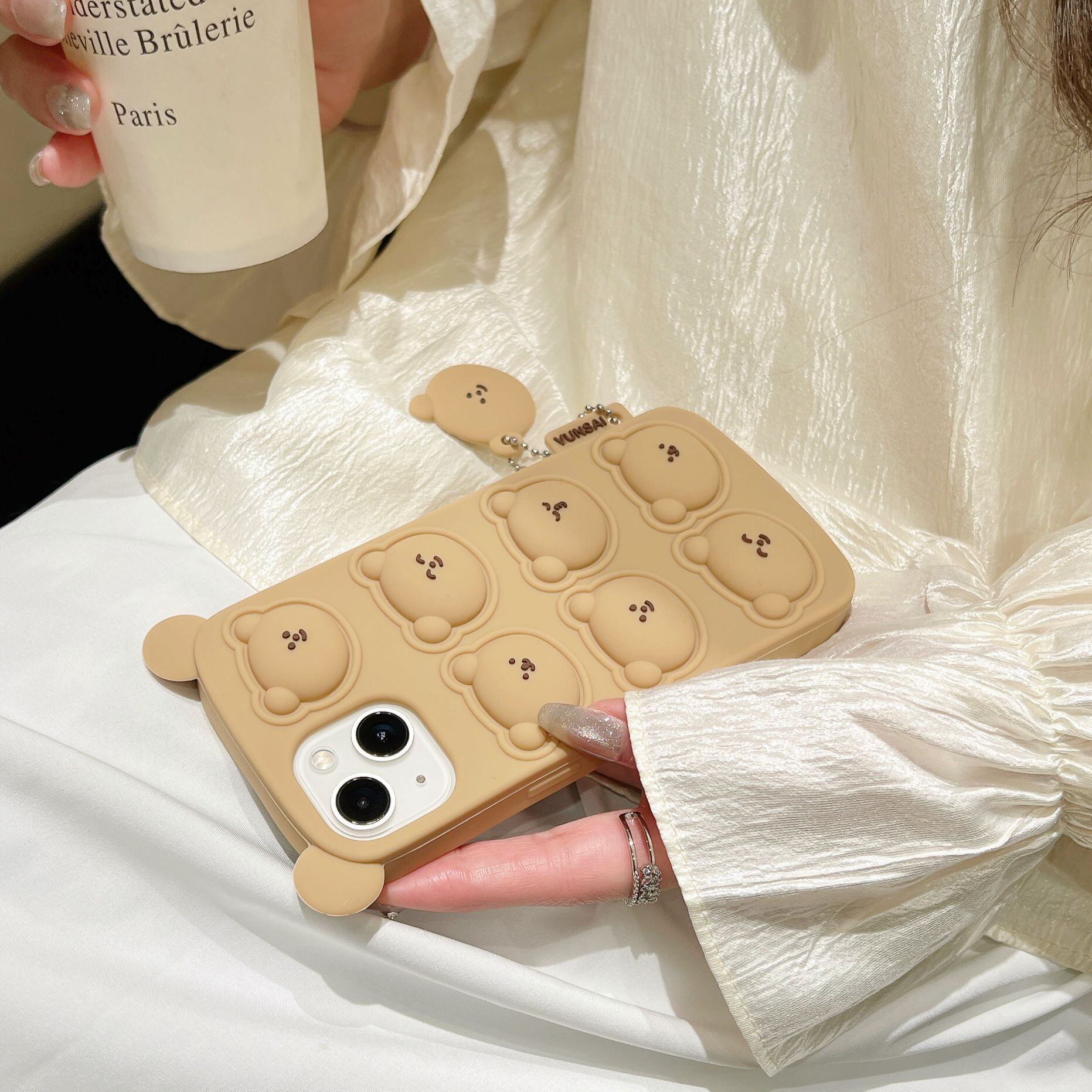 iPhone15対応】ぷにぷにクマさん◎iPhone15対応 可愛い くま ベージュ