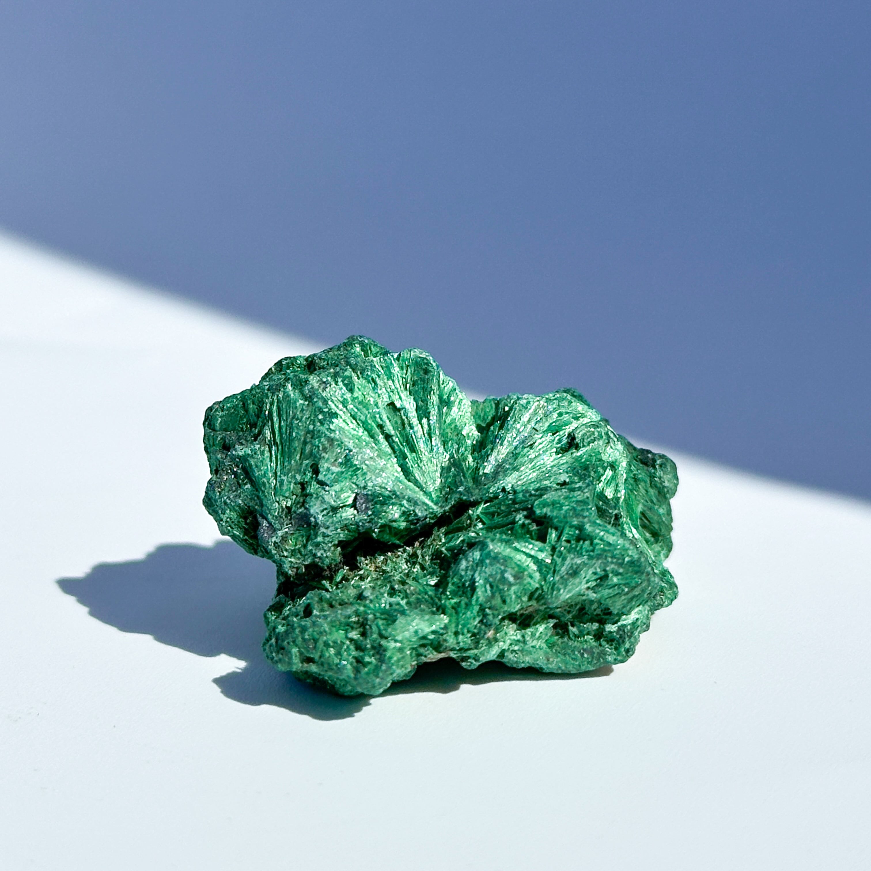 天然か不明 美しい青緑石 インテリア・コレクション向け Amazon.co.jp: クリスタル 天然水晶 緑水晶 グリーン 天然石