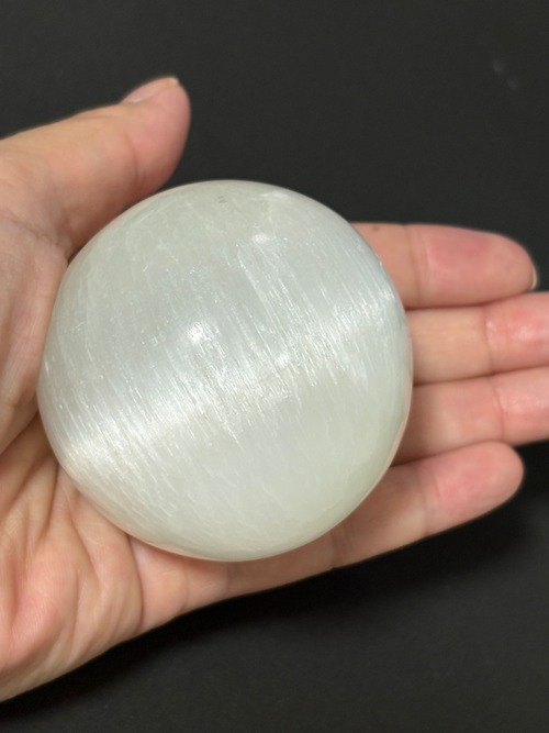 聖母マリアの石　セレナイト丸玉　約58mm 約234g