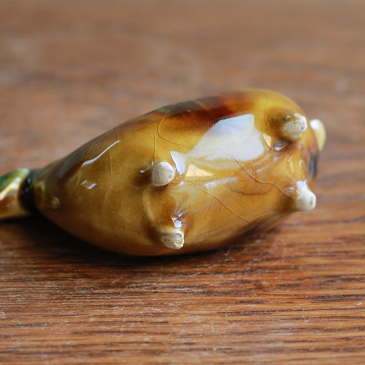 鮮やかな色味が目を引く、馬の小物入れ 1