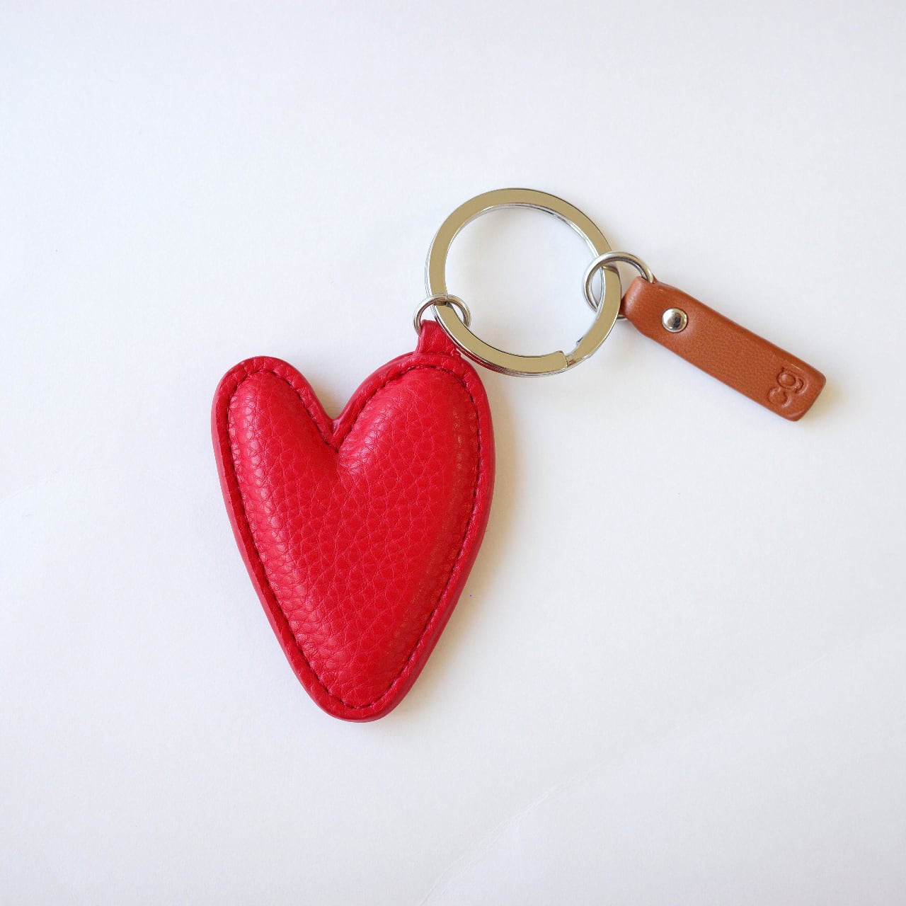 CORAL RED PEBBLE HEART KEYRING_KEY007