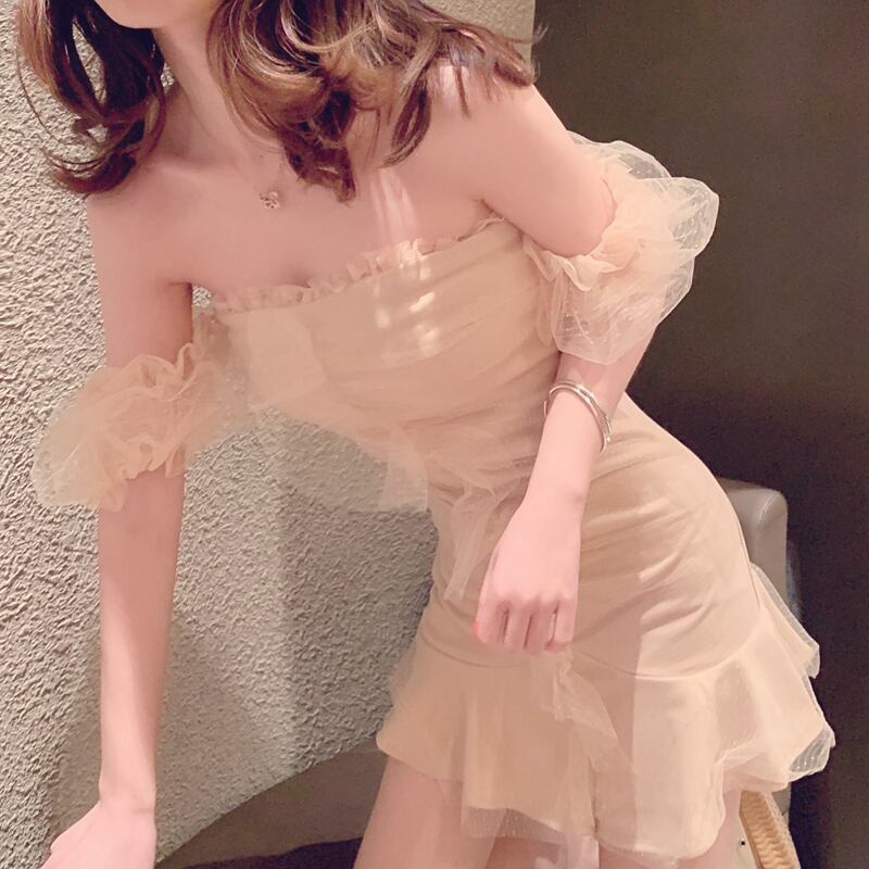 ワンピース デート ワンピドレス ミニ丈 ショート ショート丈 膝上 袖あり 半袖 パフスリーブ オフショルダー オフショル 襟なし スリム タイト 細身 スマート フリル 薄手 メッシュ かわいい 大人可愛い きれいめ 大人 上品 おしゃれ お洒落 大人可愛い 大人女子 ラブリー キュート ガーリー セクシー エレガント とろみ感 ドット柄 春 夏 10代 20代 レディース 女性用 お出かけ パーティー イベント モテ 体系カバー 美脚 脚長 サイズ S M L 色展開 黒 ブラック アプリコット