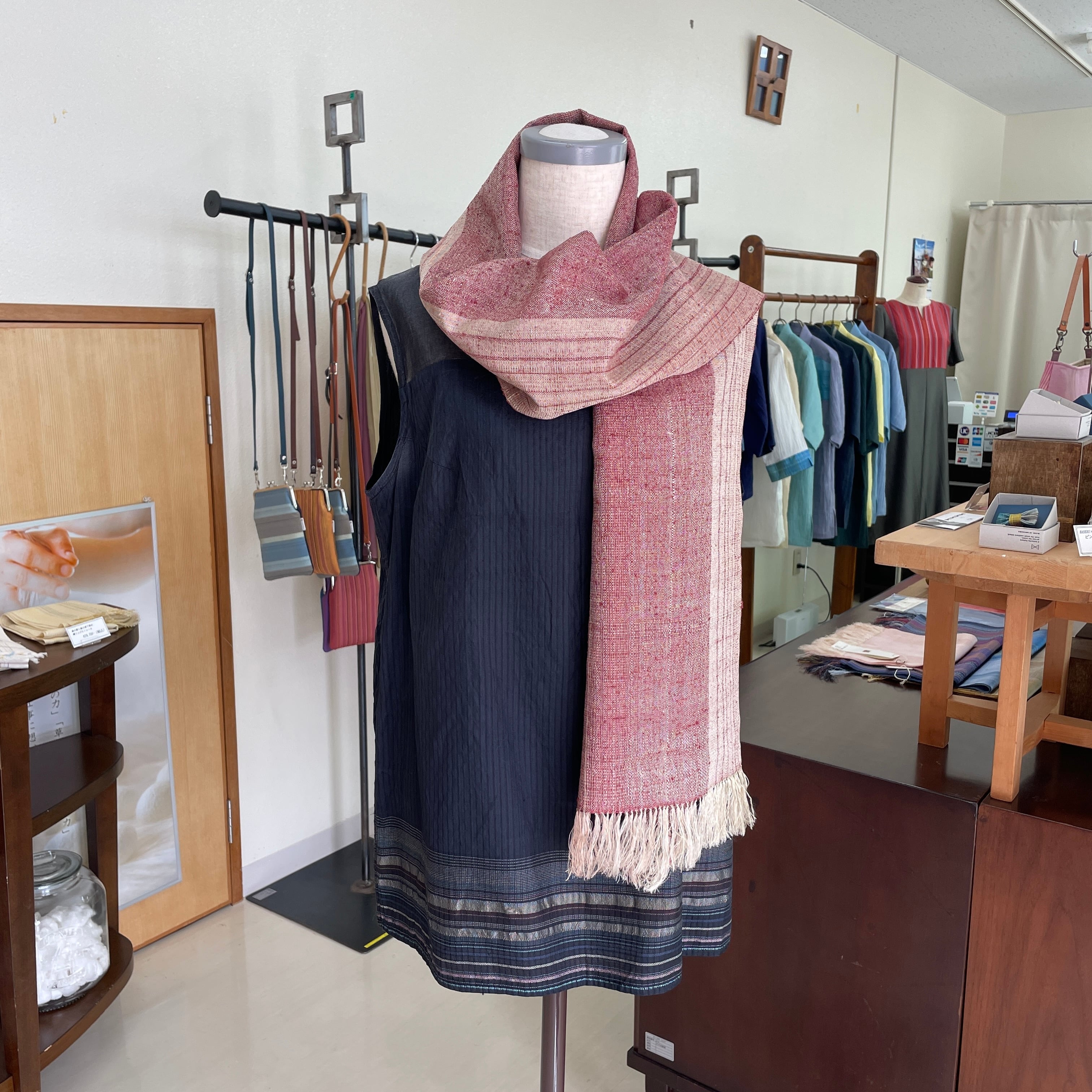 手織りショール】シルク 淡ピンク | うらそえ織