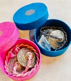 チベッタンティンシャ オリジナルケースボックス付き BLUEARTH and Pema Tibetan Tingshaw With Himalayan paper boxチベット仏教8つの幸福シンボル チベッタンティンシャ