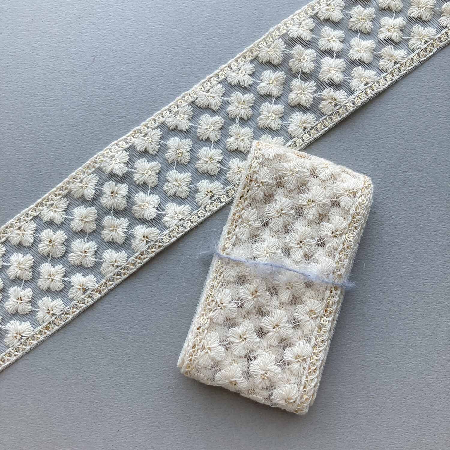 再入荷〉四つ葉のチュール白刺繍リボン（1mカット） | Dua