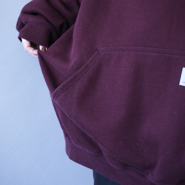 "Carhartt" sleeve logo printed over silhouette bordeaux sweat parka