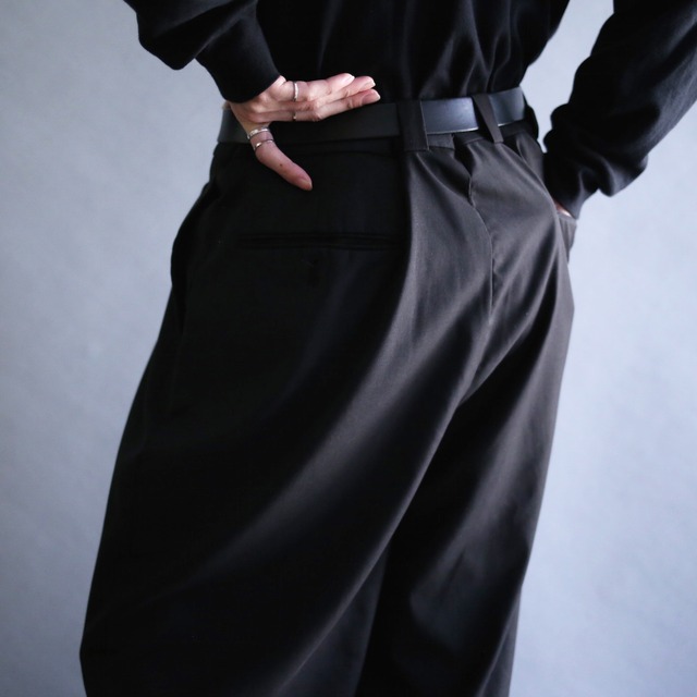 2-tuck straight silhouette black super wide slacks