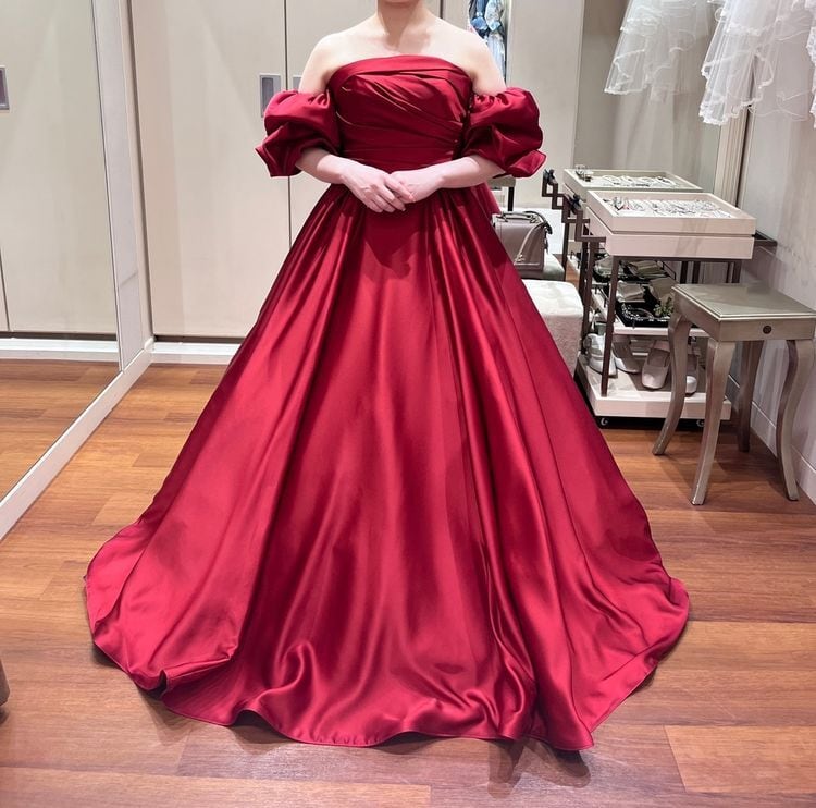 カラードレス パフスリーブ ボルドー色 光沢サテン ロングトレーン  