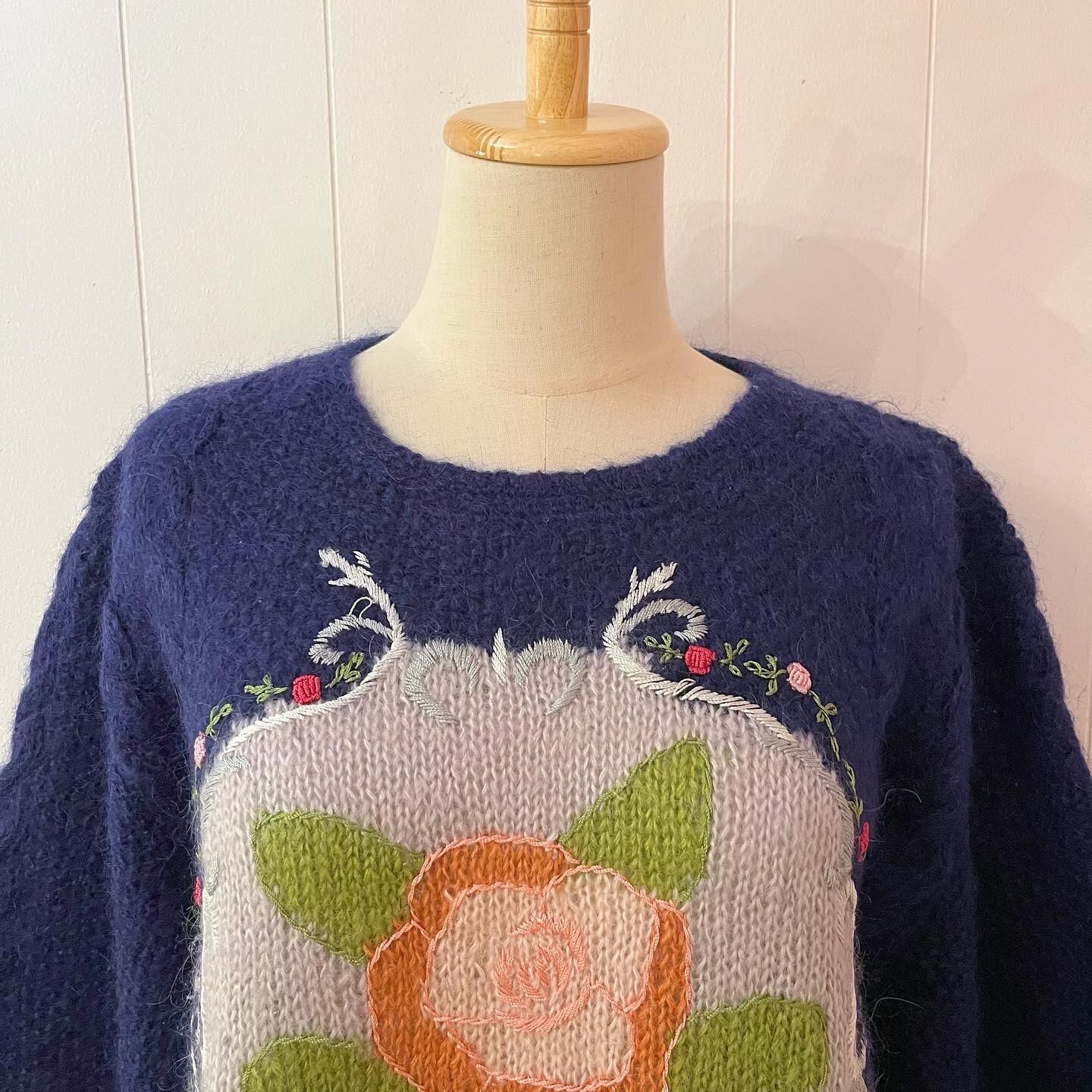 rose frame embroidery knit sweater