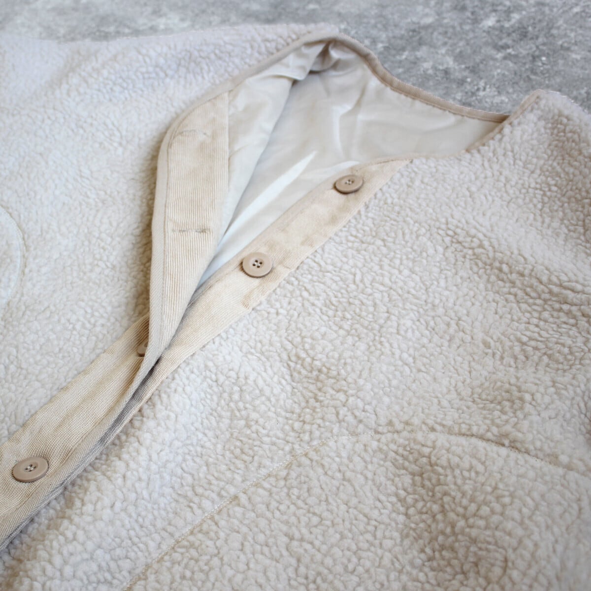 ゆったりサイズのもこもこボアアウター☆パイピングノーカラーボア