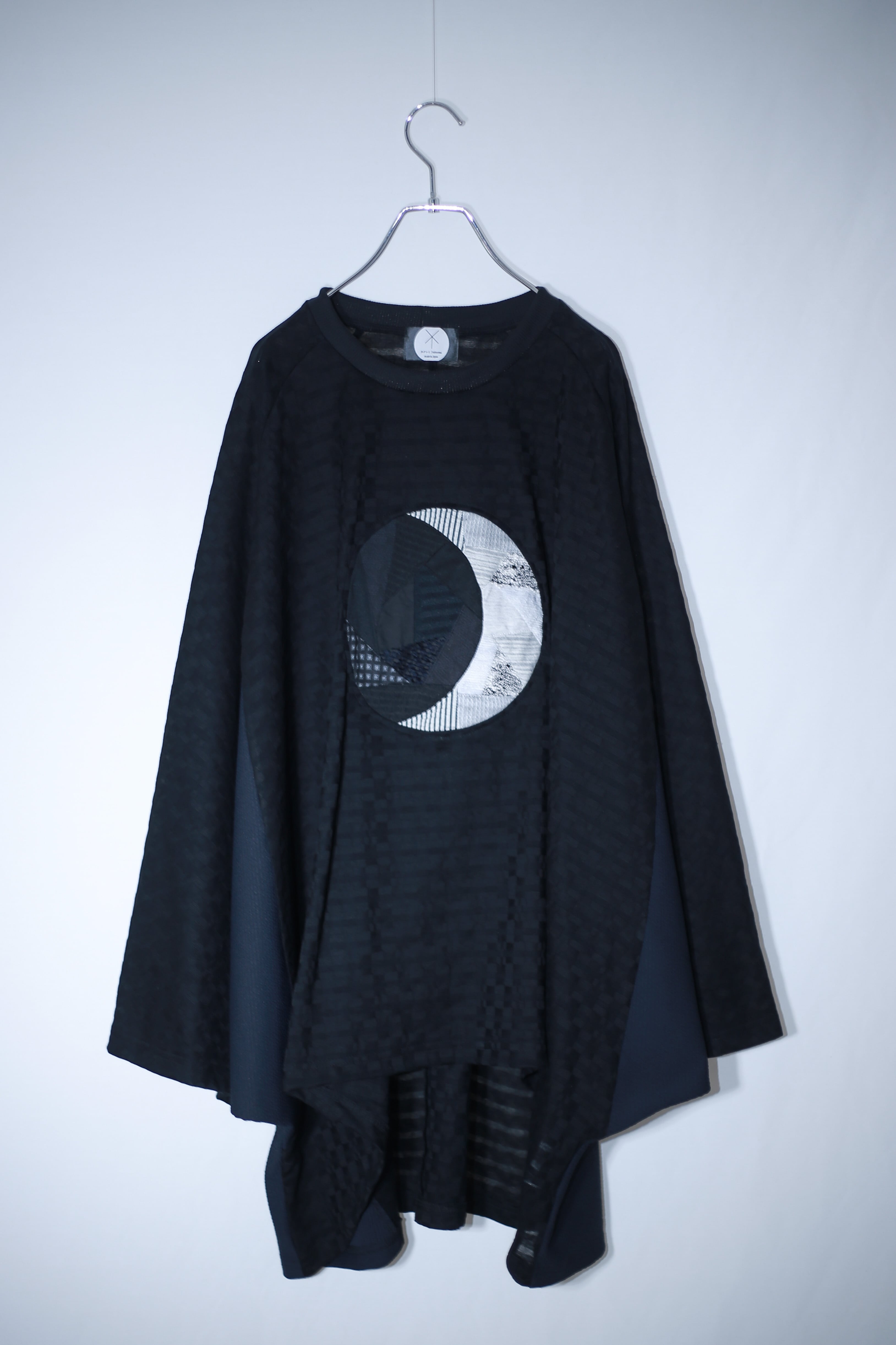 Bat-T-shirts ○ crescent moon (black)