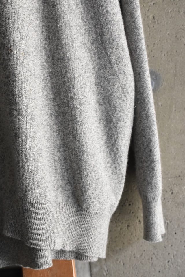 OK/80's "Neiman Marcus" feather grey pure cashmere knit