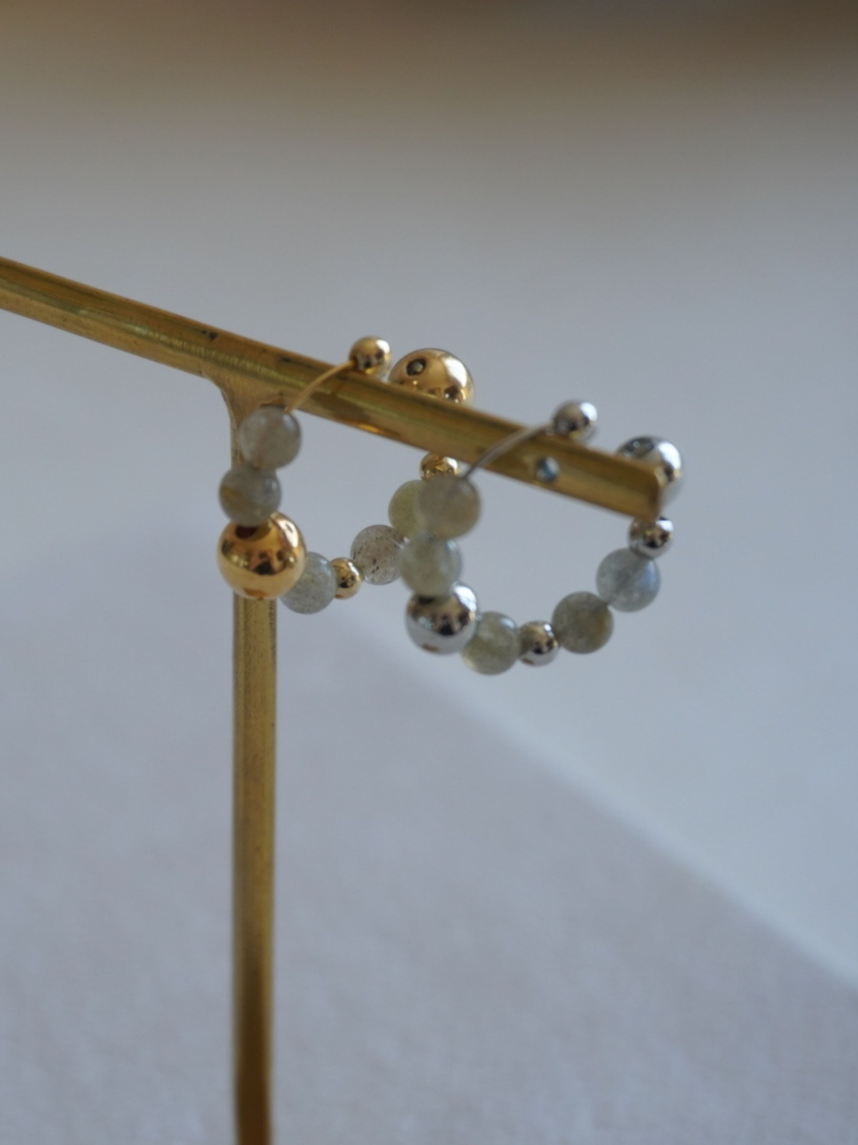 ラブラドライト × ビーズ イヤーカフ(ゴールド/シルバー)