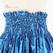 フラダンス 衣装 パウスカート ブルー系 エムエムジェイ 日本製 カヒコ柄 ハワイアンプリント アロハ フラ ダンス MMJ レッスン 練習 グランジ加工 青 水色 おしゃれ かわいい さわやか 上品 華やか 鮮やか シングル スカート ハワイアン おしゃれスカート レディース