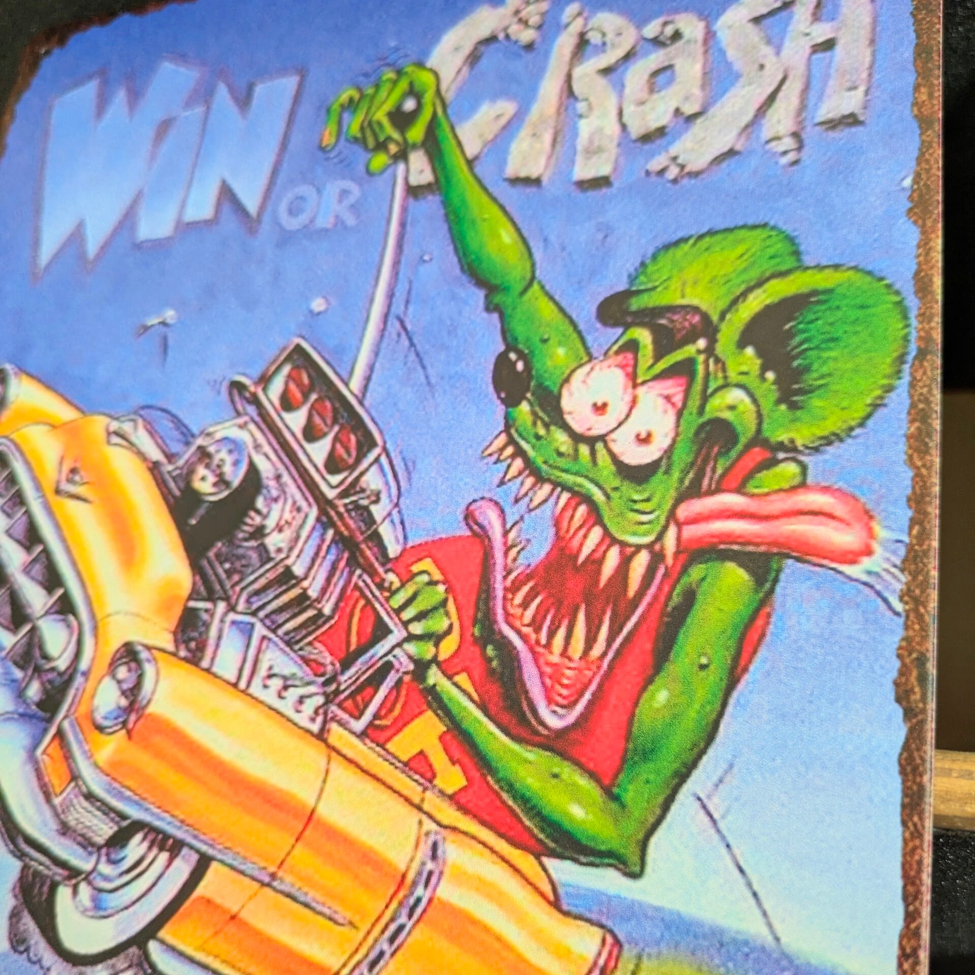 送料無料！ちょうどいいブリキ看板 【 RAT FINK ( ラットフィンク ) 】 『 WIN OR CRASH 』METAL SIGN / メタルサイン / ブリキ看板 / サインボード / ビンテージ加工〚アメリカン雑貨 アメトイ〛