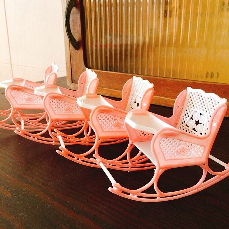 昭和レトロ家具・椅子・チェアー 昭和レトロ プラスチック製 おもちゃのイス ピンクとブルーのセット