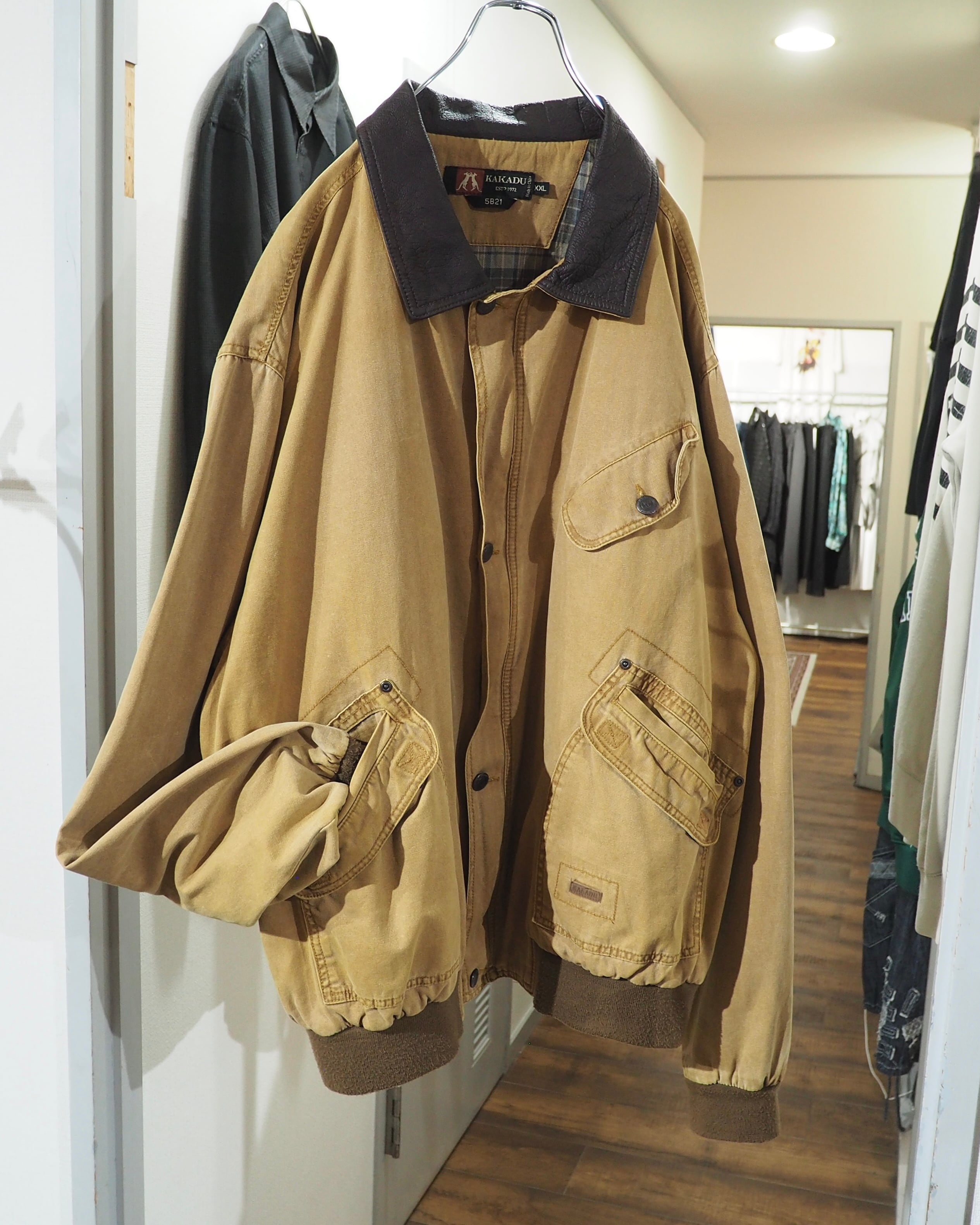 " KAKADU " Beautiful Fade Camel × Leather Collar switching Vintage Loose Duck Jacket
