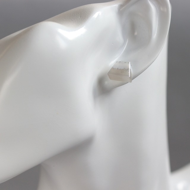 K10｜まるで小さな富士山｜アゲートの片耳スタッドピアス｜一点もの