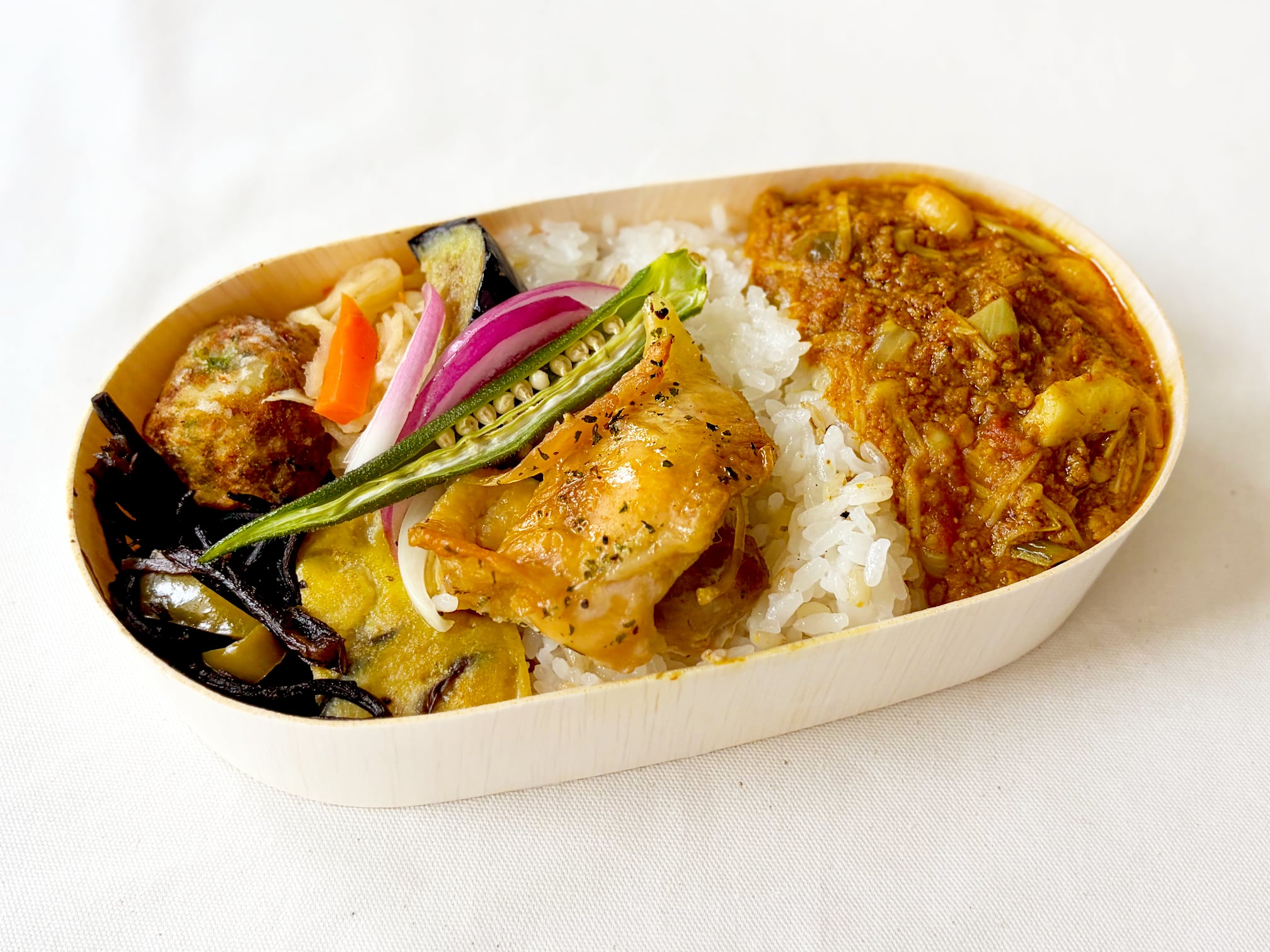 夏野菜ときのこの発酵カレー弁当