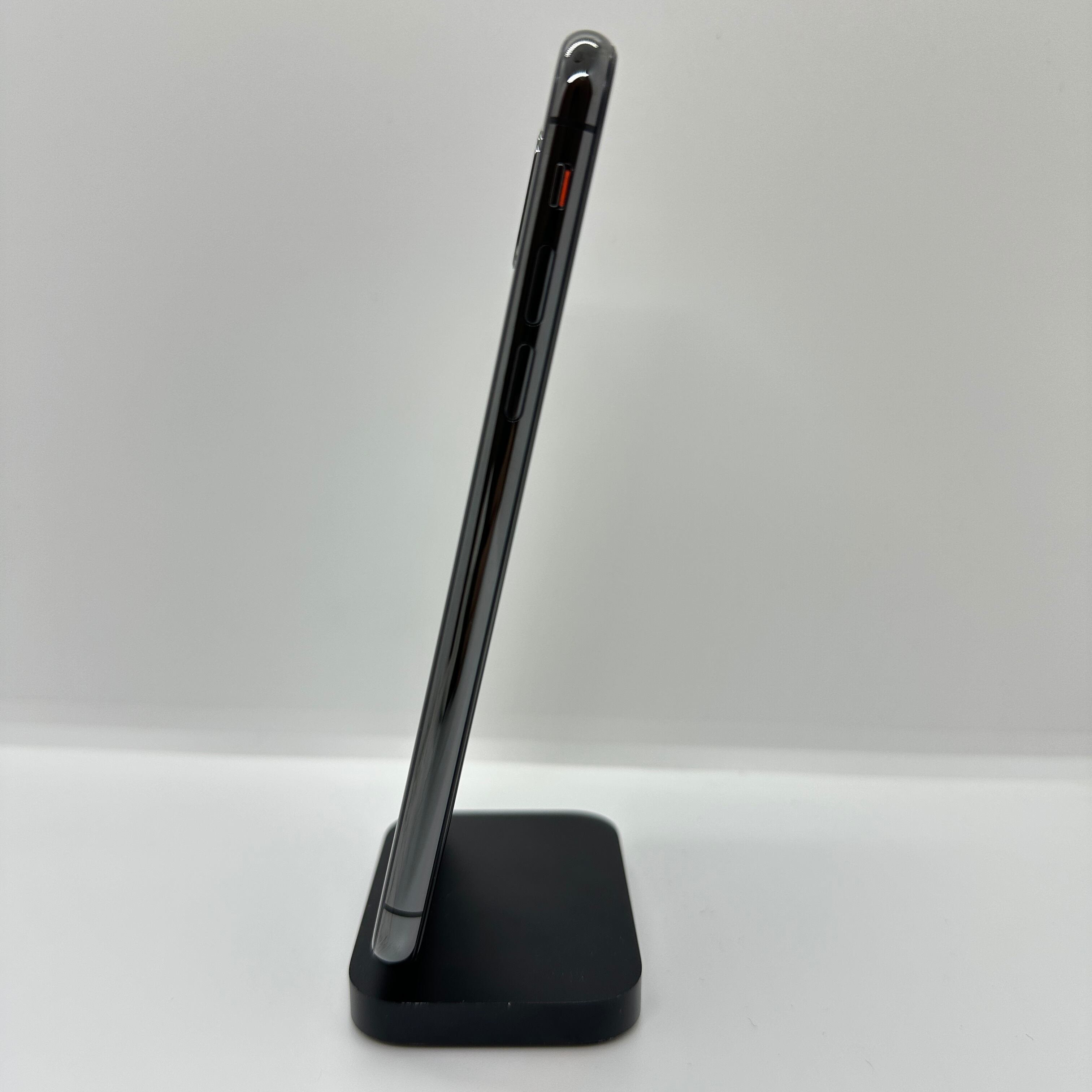 バッテリー/画面新品】iPhoneXS 64GB ブラック【SIMロック解除