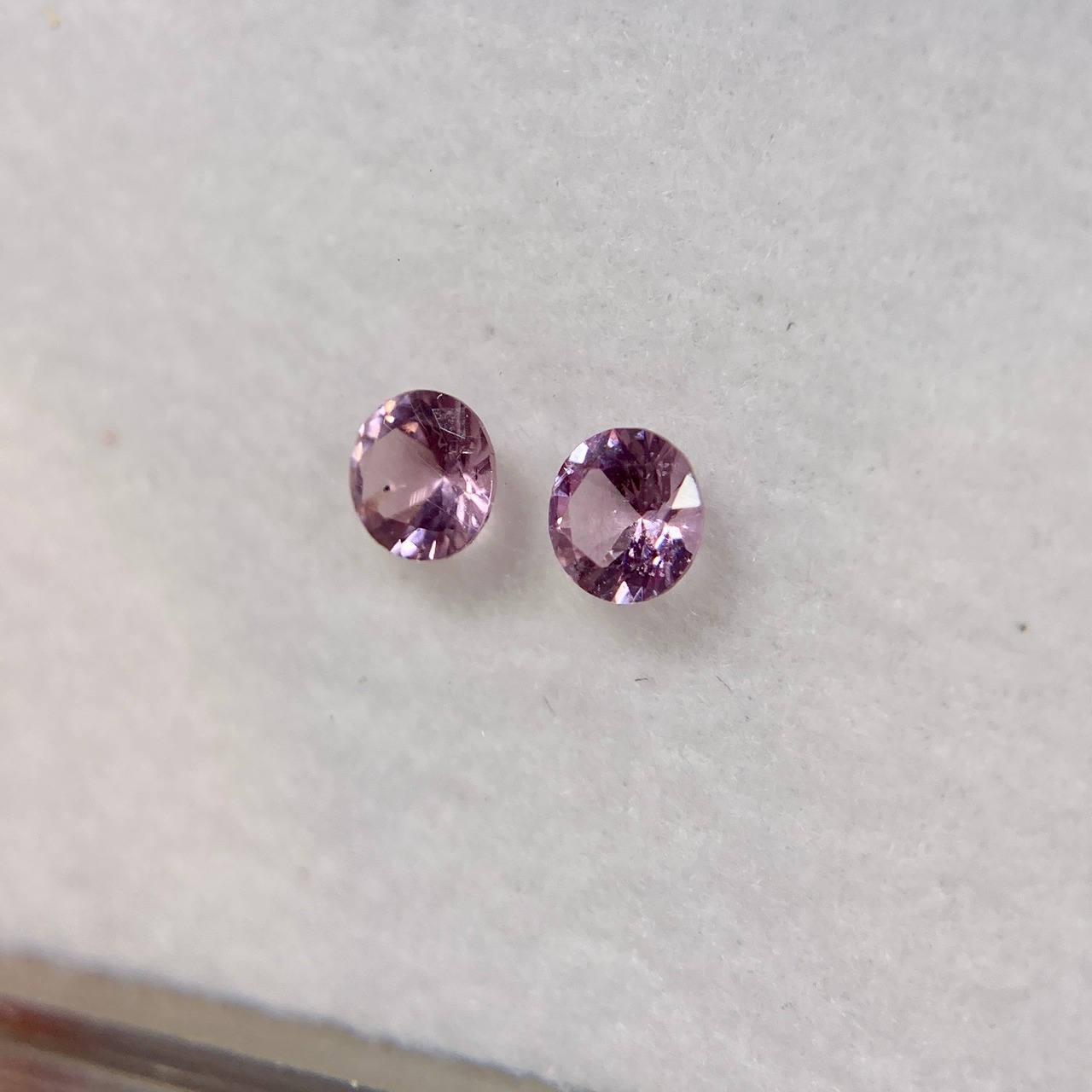 淡い ピンク系 サファイア 2点セット 約3mm r-0074