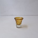 琥珀色のガラスのおちょこ