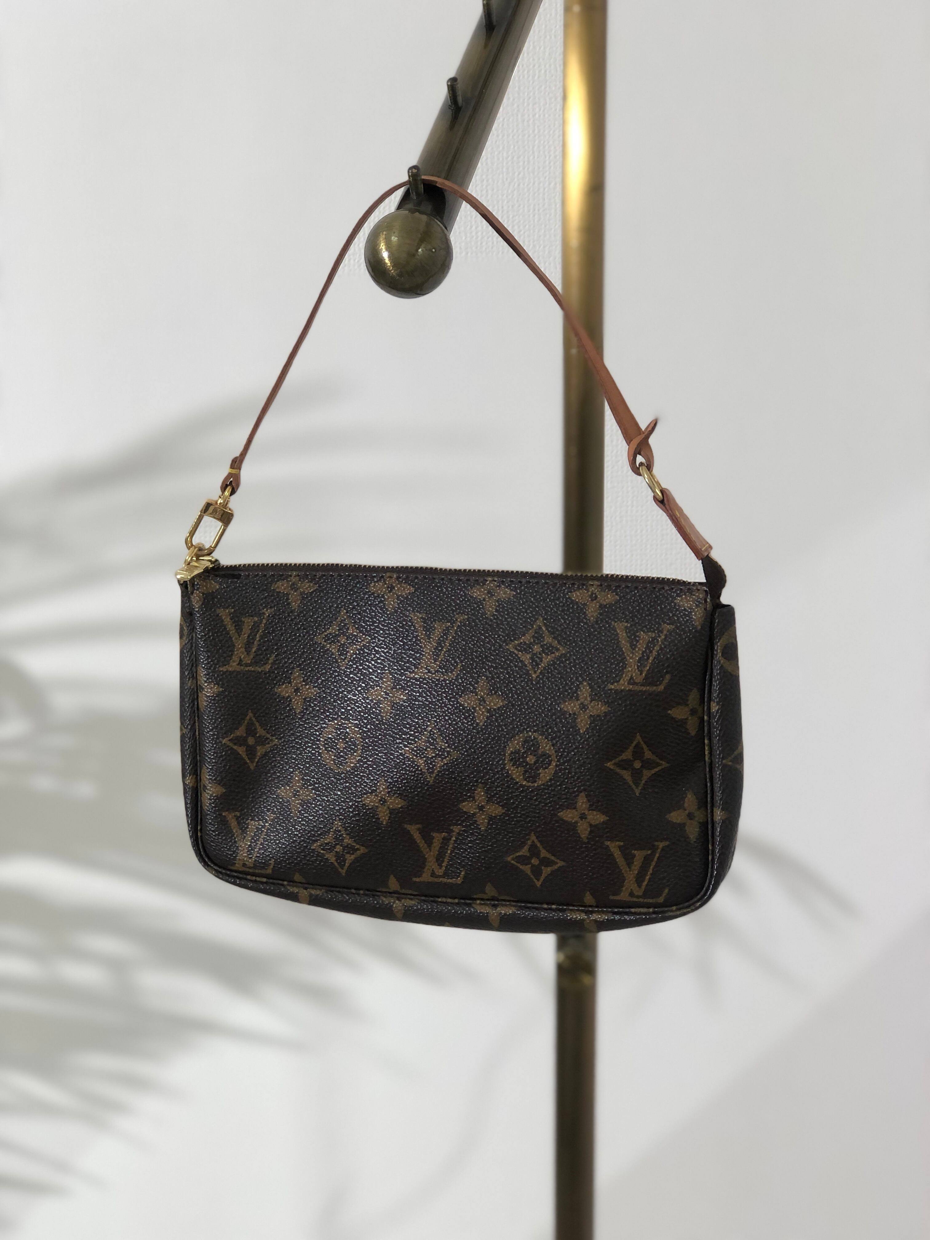 LOUIS VUITTON ルイ ヴィトン モノグラム レザー ポシェットアクセ