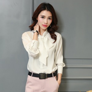 トップス レディース 送料無料 5色 シャツ ブラウス 半袖 襟付き サテン シルクタッチ ハイネック リボンタイ ゆったり 抜け感 こなれ感 シック クール カッコイイ かっこいい 個性的 華やか 派手 無地 春 春服 春物 秋 秋服 秋物 10代 20代 普段使い 重ね着 着回し おしゃれ お洒落 ラフ カジュアル 前開き ホワイト ピンク レッド 涼し 通気性 薄手 ポリエステル シフォン シャツ ワイド 存在感 モード系 エキゾチック デート S M L XL