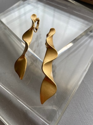 No. 90078 Vintage satin gold tone ribbon style earrings