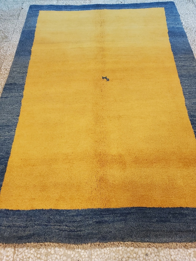 絨毯クエスト41 中編【No.54】Gabbeh 黄＆青枠  ※現在、こちらの商品はイランに置いてあります。ご希望の方は先ずは在庫のご確認をお願いします。