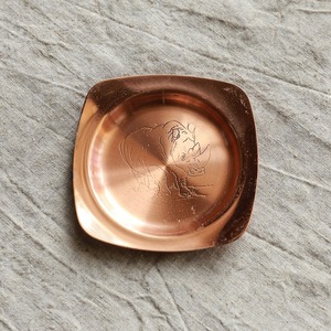 サバンナが描かれた、銅のコースター（サイ）