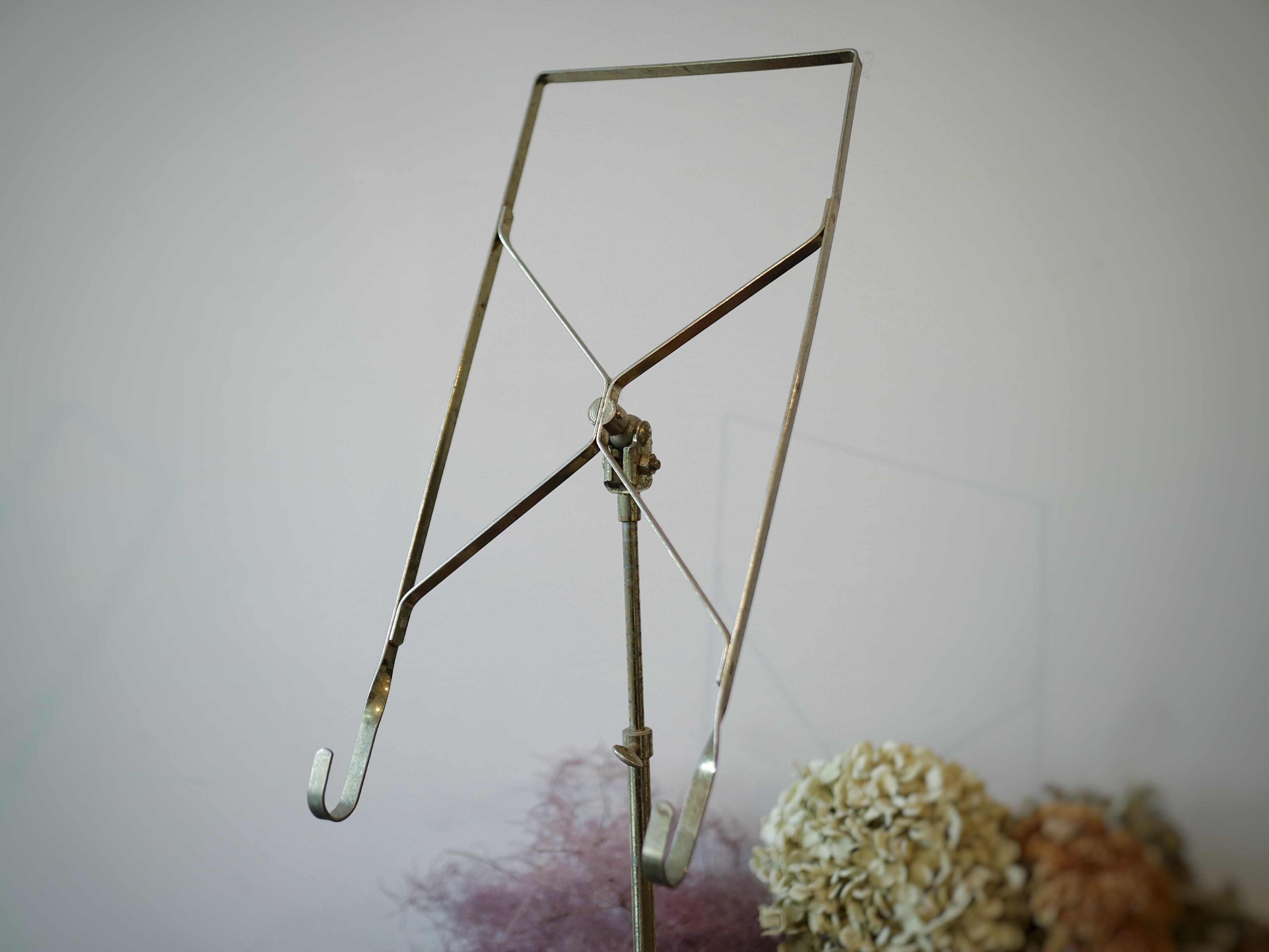 真鍮製アンティークの譜面台 | L'engageantes