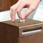 天然木 貯金箱 どんぐり装飾 コインバンク 木製 ナチュラル 小銭入れ 鍵付き 植物彫刻 インテリア雑貨