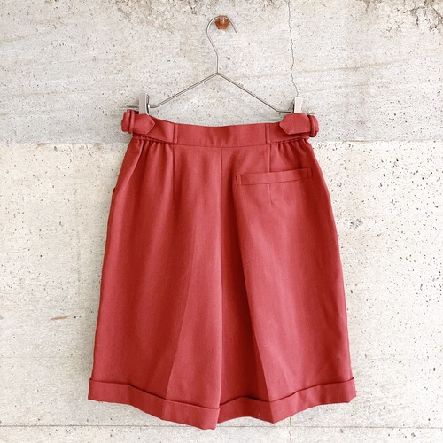 wine-red short pants