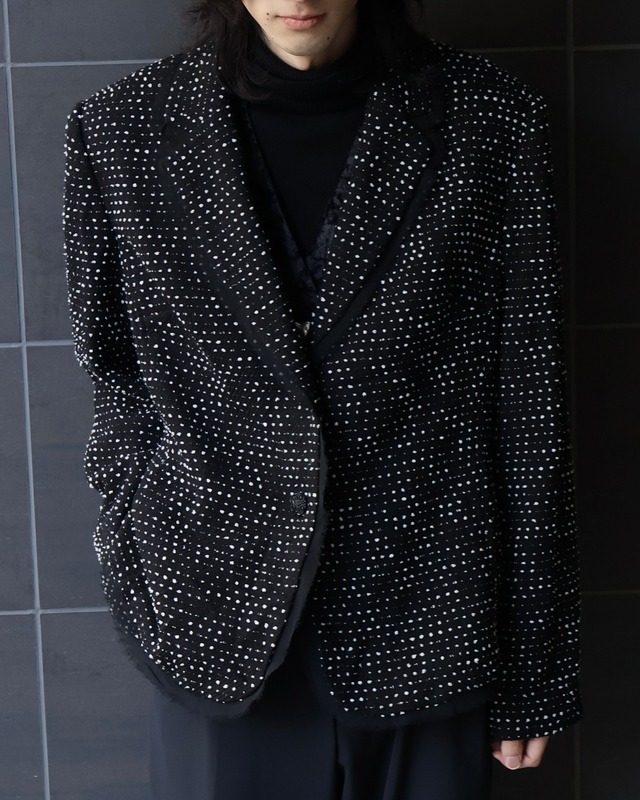 100%cashmere short length Vneck knit