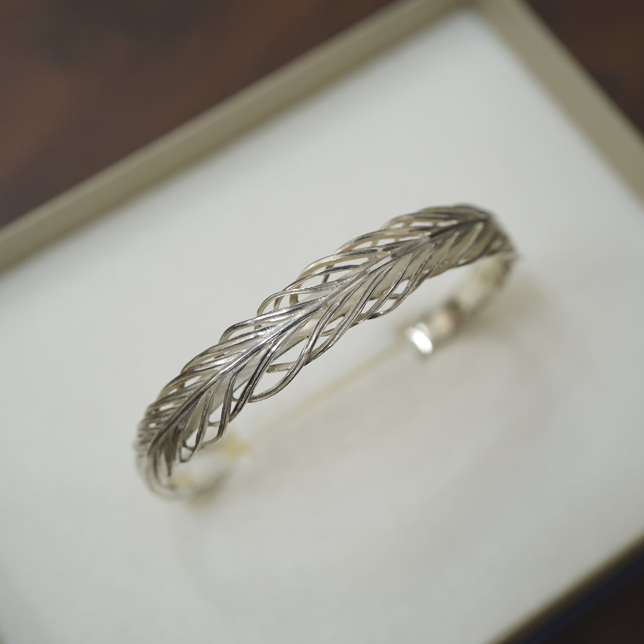 akihama 立体ボーンフェザーバングル シルバー950