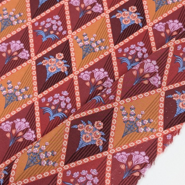 リバティ・ファブリックス　タナローン　Floral Harlequin　フローラル・ハーレクイン　オレンジ＆ワインレッド　約108×50cm