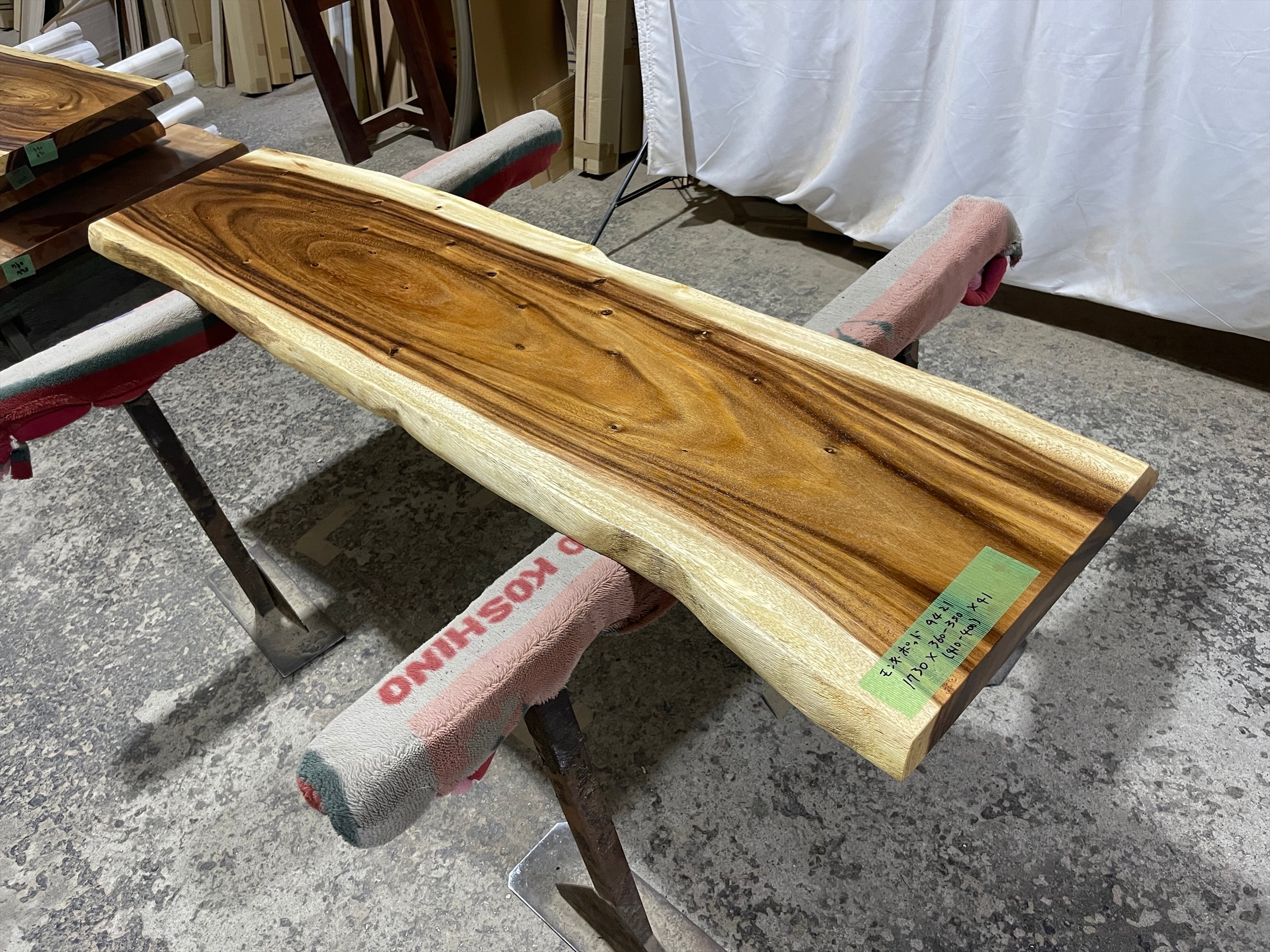 ローテーブル | 銘木無垢材一枚板の来宝綜合銘木工業株式会社