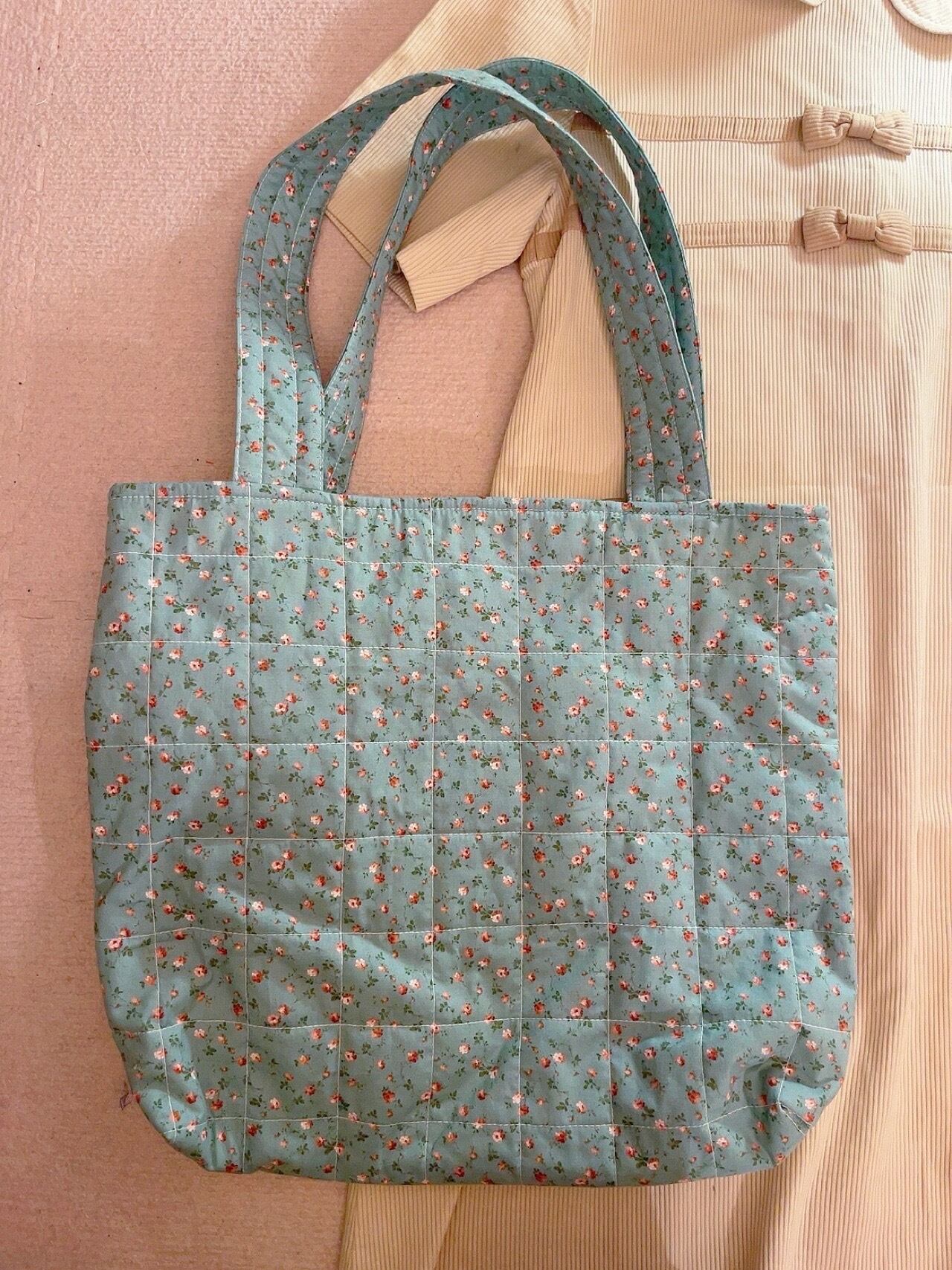 original / saxe blue flower quilting tote bag