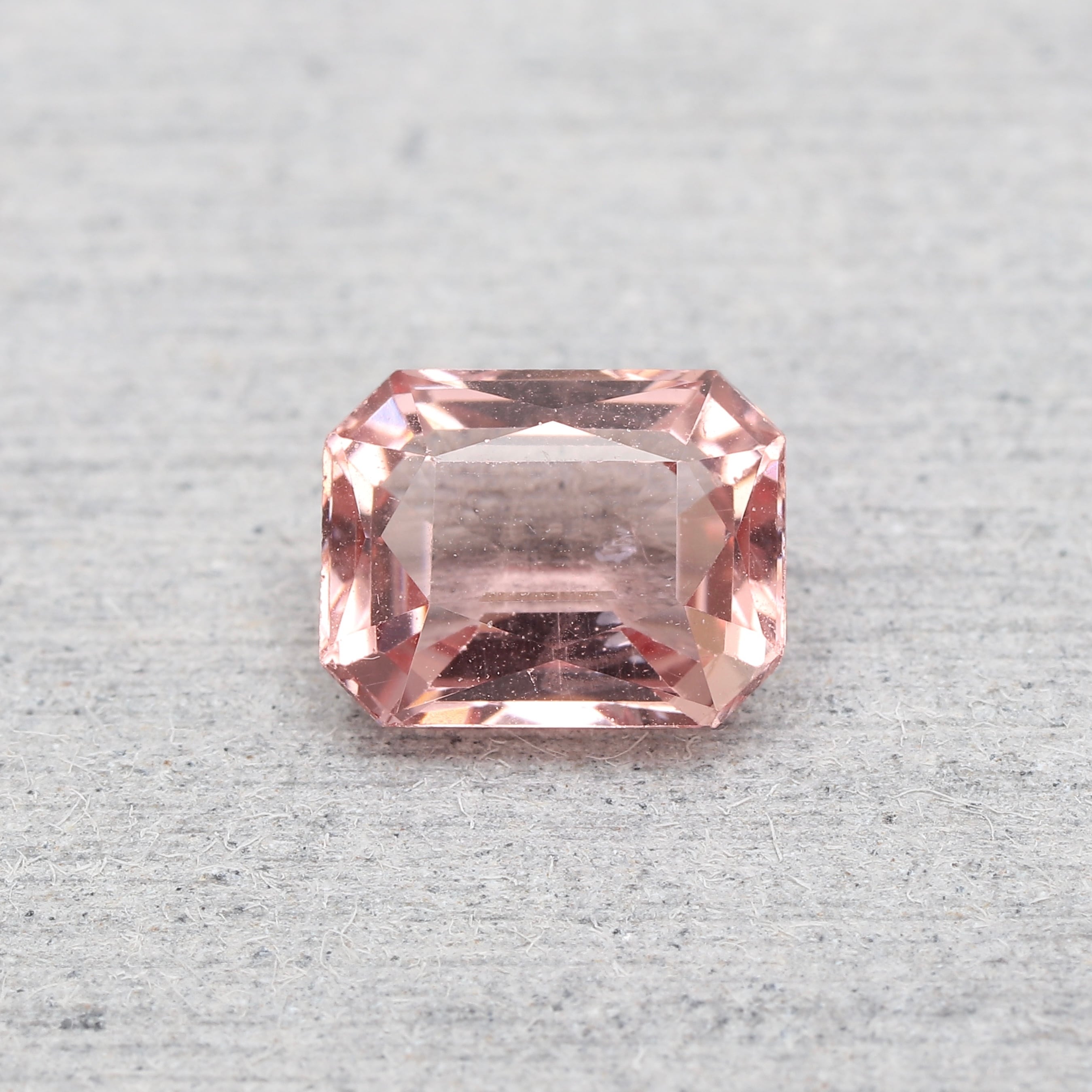 ピンクアパタイト 0.87ct オクタゴン | 色石堂