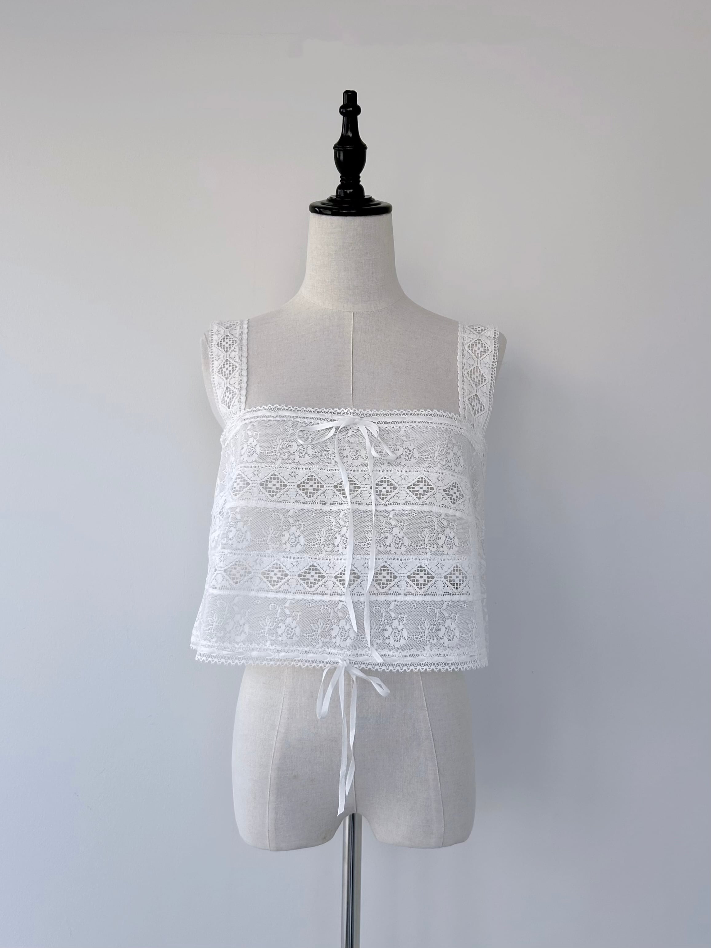 Bilitis dix-sept ans Flower Inserted Blouse | KOKO