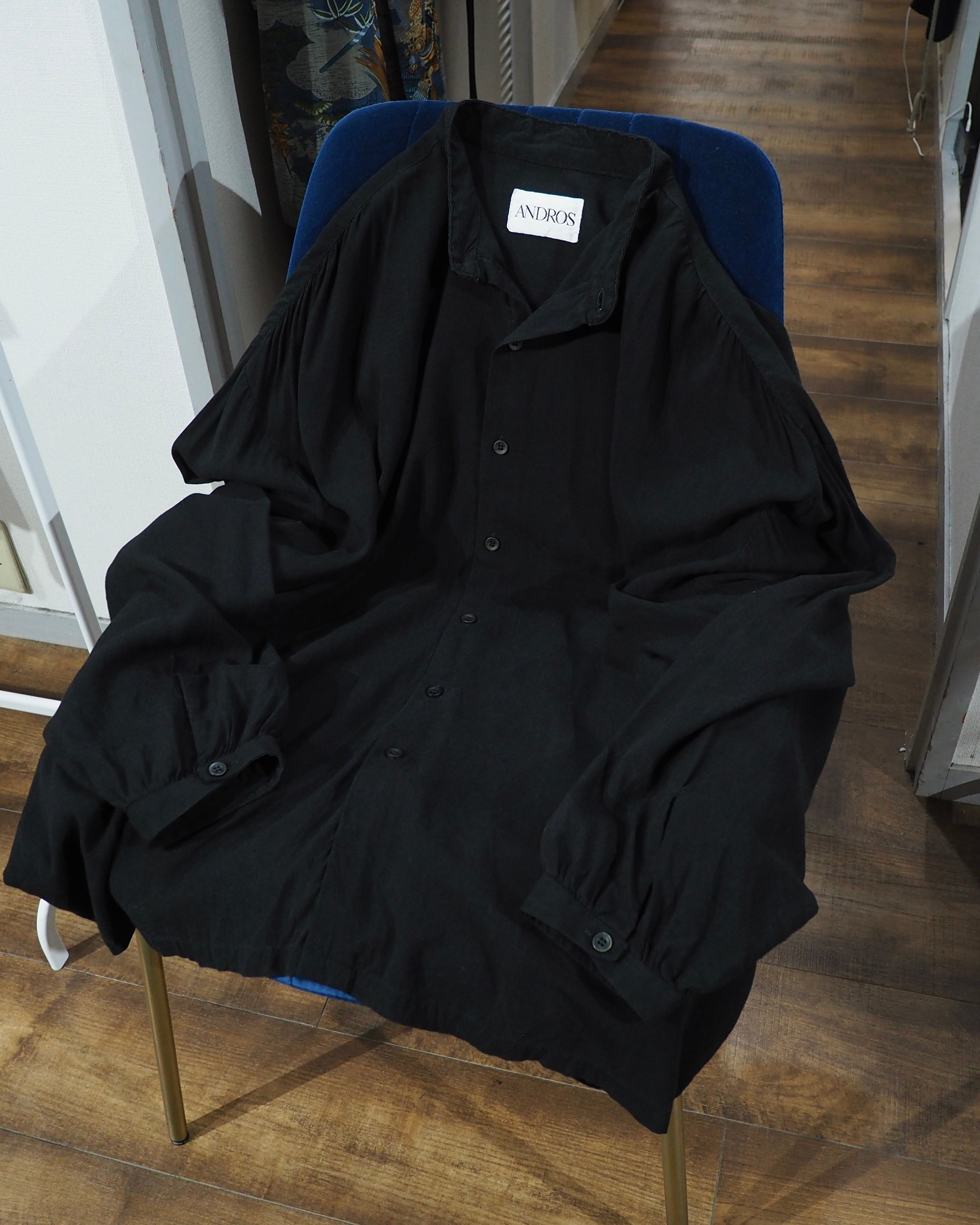 1980s " ANDROS - Special " Black Gather vintage Drape loose No collar Shirt (Made in Canada)