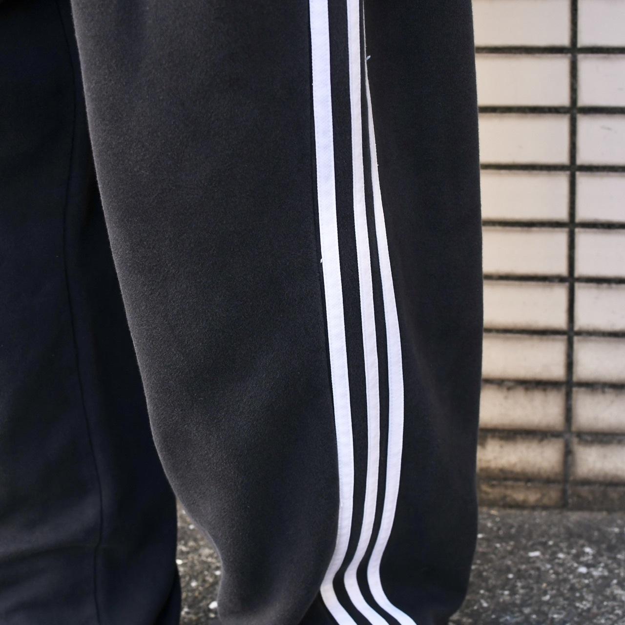 adidas side line wide fade sweat pants