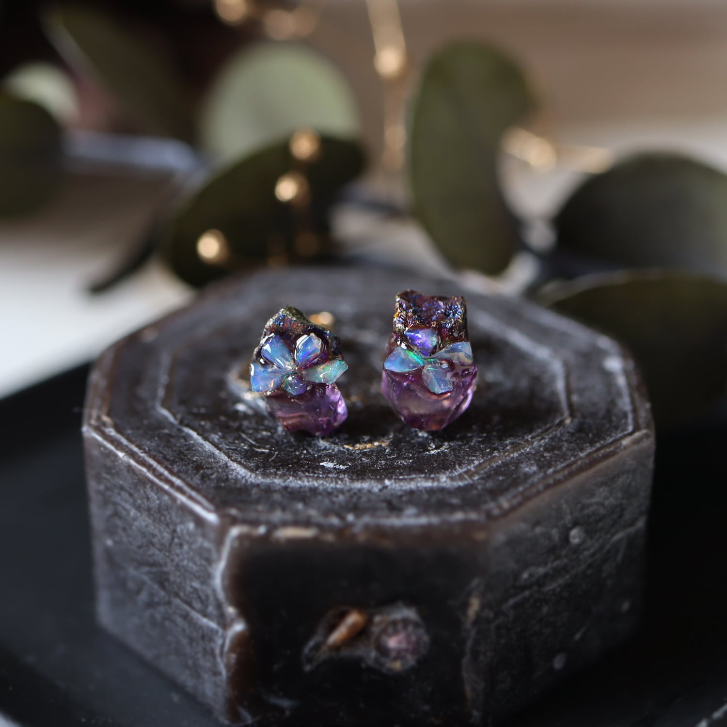 原石キャルコパイライトとフローライトのプチピアス | witch/花石:鉱物 原石キャルコパイライトとフローライトのプチピアス | witch/花石:鉱物