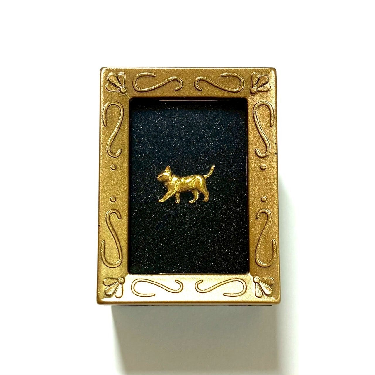 純金 約1g 歩く猫モチーフ JUNGOLD 指先サイズの芸術品 | JUNGOLD