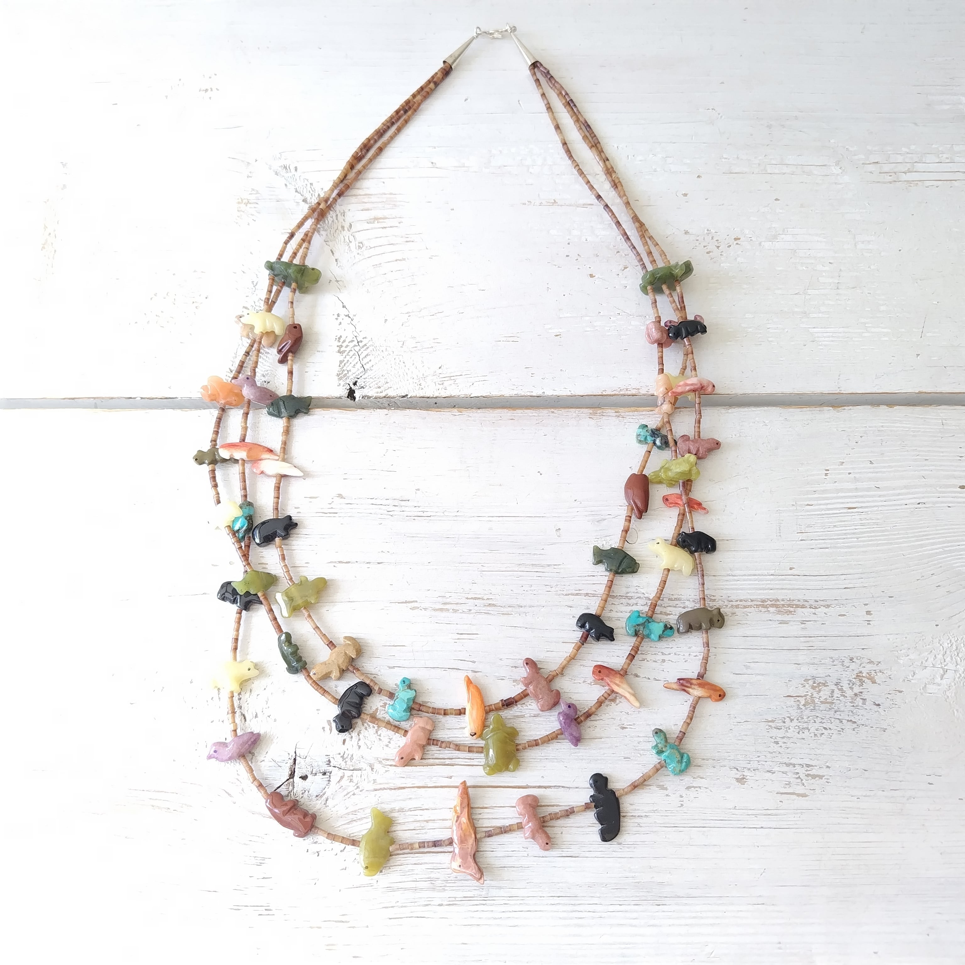 インディアンジュエリー　ネックレス　ナバホ　カラフル　ビンテージアクセサリー 80cm 3連 ナバホ フェティッシュネックレス インディアンジュエリー