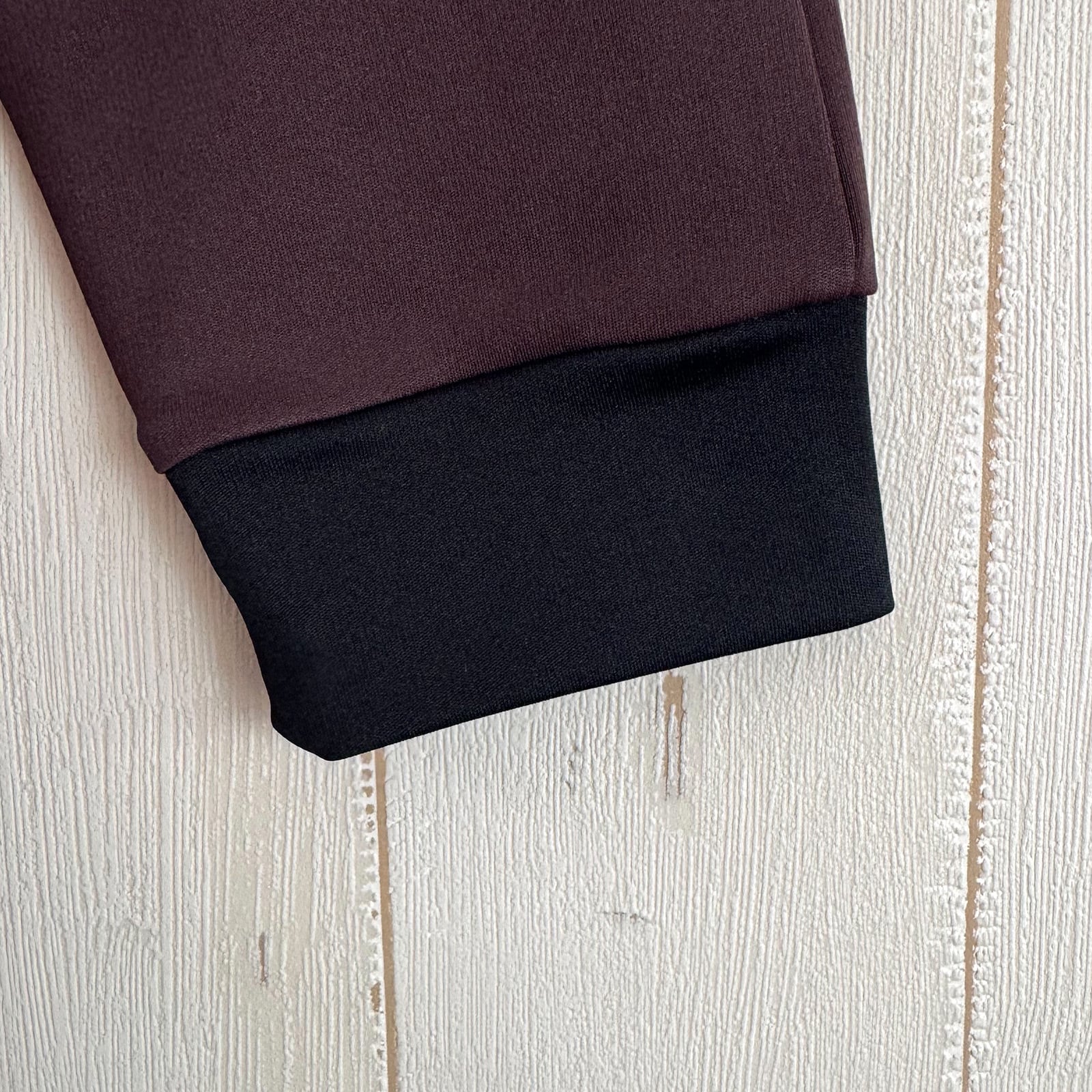 LOGO PRINT MOCK NECK L/S TEE -BROWN / BLACK- | 8G SHOOT WEBSTORE